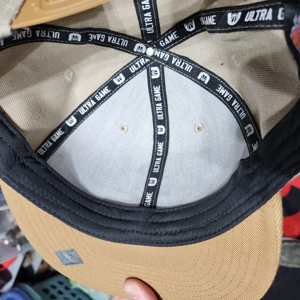 Knicks Beige and Tan Cap - Picture 7 of 9